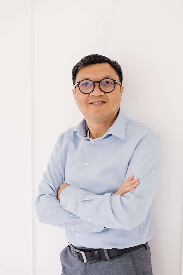 Dr. Clive Lee